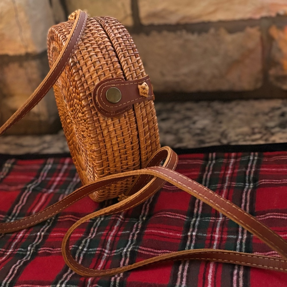 Handcrafted Tan Rattan Bag - Picture 10 of 12
